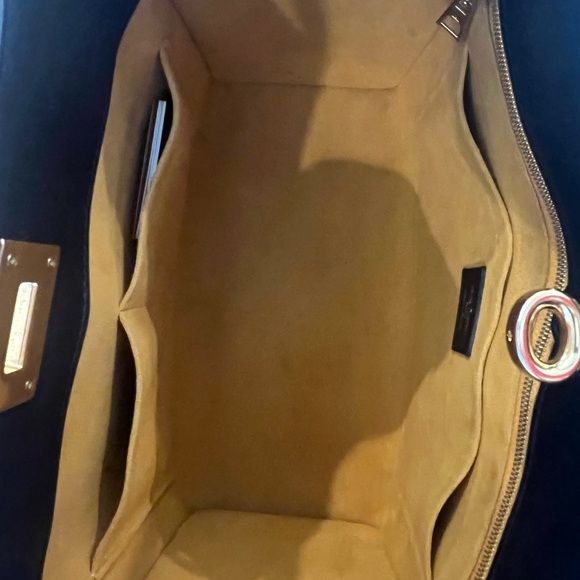 LOUIS VUITTON On My Side MM - Black - Picture 9 of 14